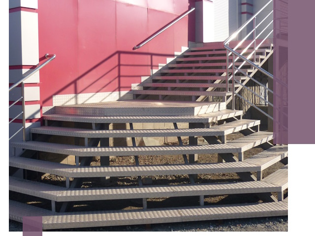 Лестницы для магазина в Краснокаменске — изготовление и монтаж