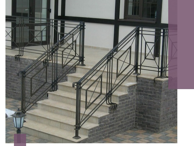 Перила для крыльца в Краснокаменске — монтаж, изготовление и установка