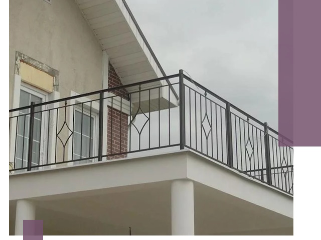 Изготовление балконных ограждений в Краснокаменске из металла и стекла