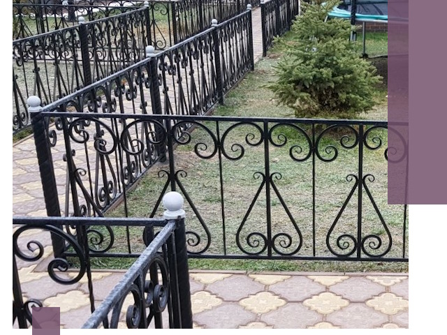 Кованые газонные ограждения под ключ в Краснокаменске
